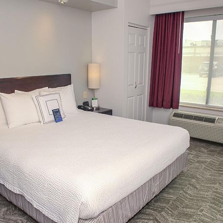 Springhill Suites Houston Пэрленд Экстерьер фото