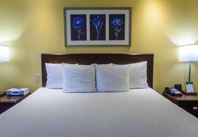 Springhill Suites Houston Пэрленд Экстерьер фото